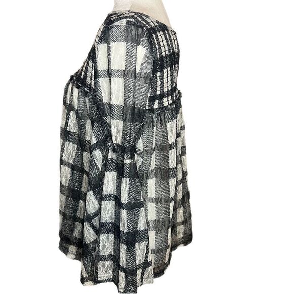 Anthropologie Akemi + Kin Blouse. Black and White Lace. Sz M. Great Condition! - Picture 10 of 13